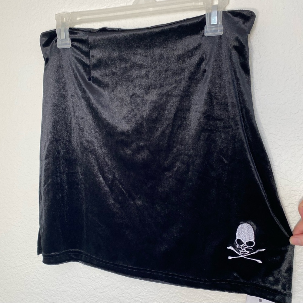 ROMWE Black Velvet Mini Skirt with Skull Detail